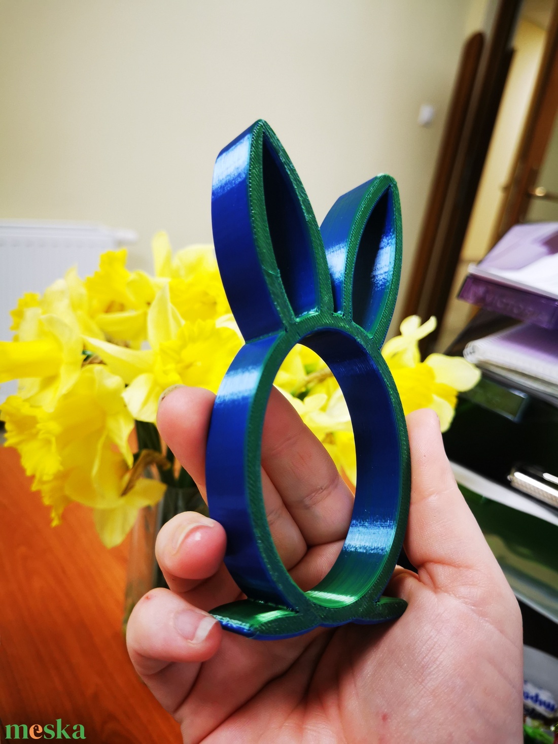 Kék-zöld kinder tojás tartó nyuszika  - ünnepi díszek, dekorációk - húsvéti díszek és dekorációk - húsvéti ajándékátadó - Meska.hu