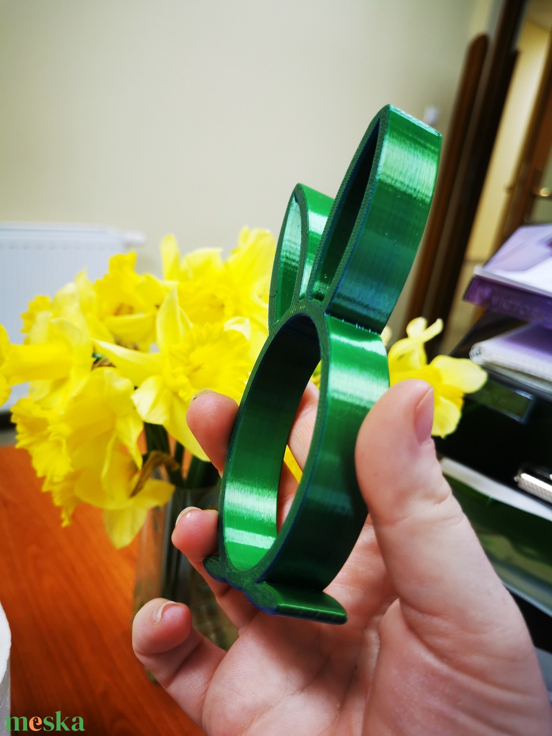 Kék-zöld kinder tojás tartó nyuszika  - ünnepi díszek, dekorációk - húsvéti díszek és dekorációk - húsvéti ajándékátadó - Meska.hu