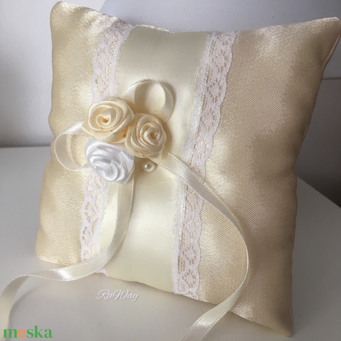 Gyűrűpárna Királynő - esküvő - kiegészítők - gyűrűtartó & gyűrűpárna - Meska.hu