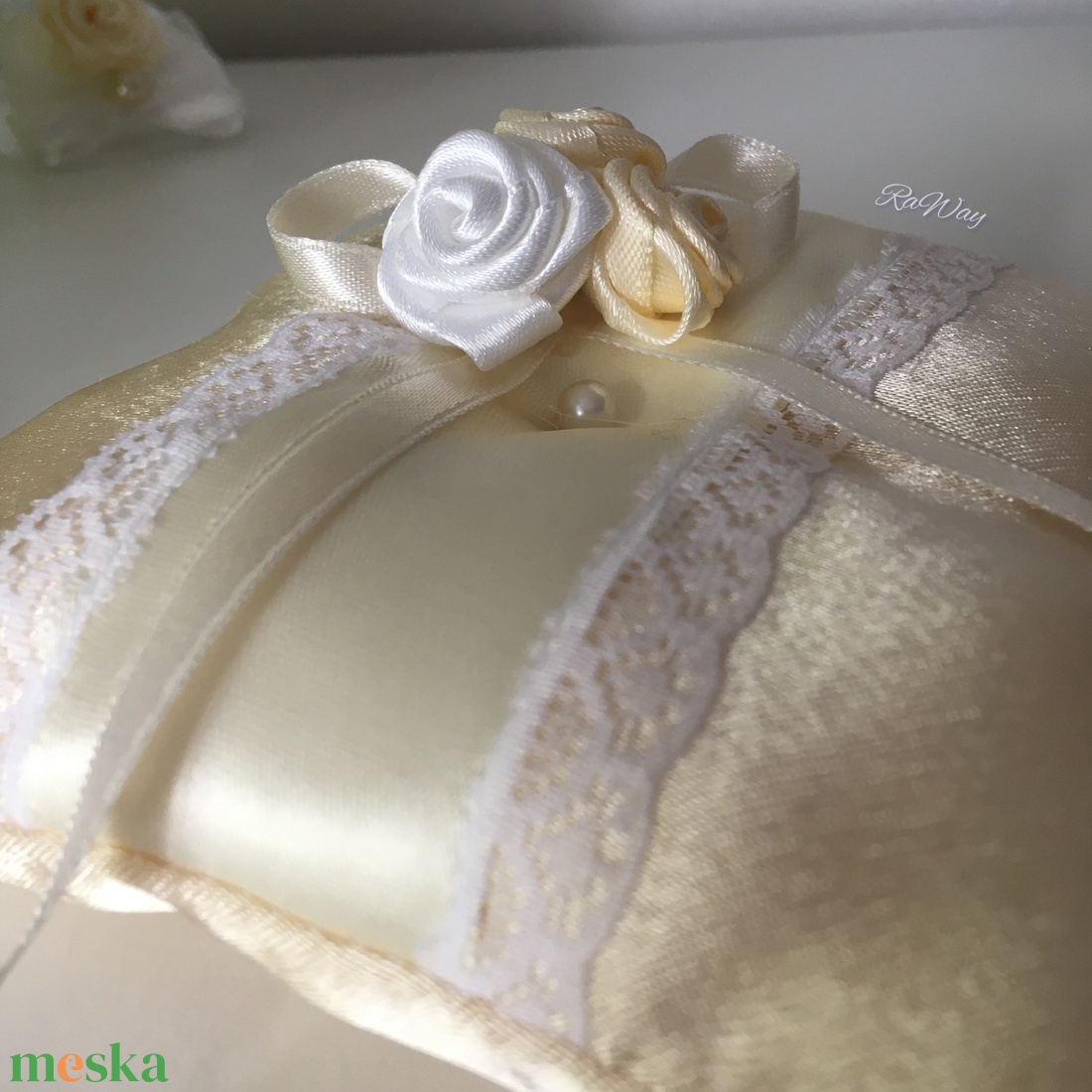 Gyűrűpárna Királynő - esküvő - kiegészítők - gyűrűtartó & gyűrűpárna - Meska.hu