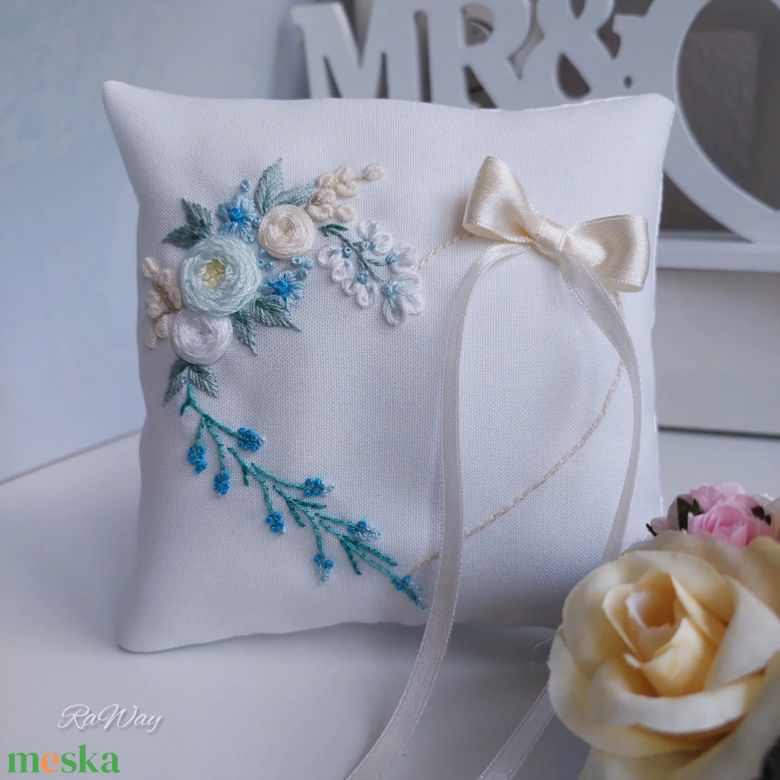 Gyűrűpárna Hímzett szív - esküvő - kiegészítők - gyűrűtartó & gyűrűpárna - Meska.hu