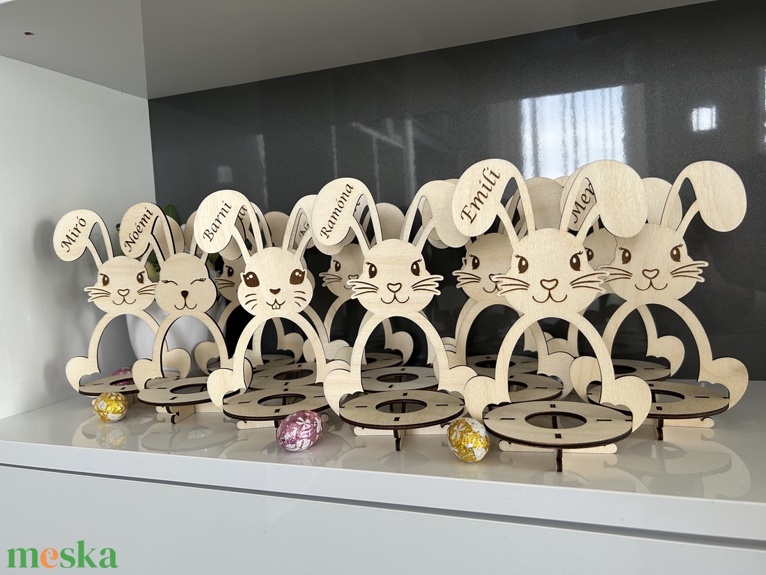 Névre szóló húsvéti Kinder tojás tartó nyuszi - ünnepi díszek, dekorációk - húsvéti díszek és dekorációk - húsvéti ajándékátadó - Meska.hu
