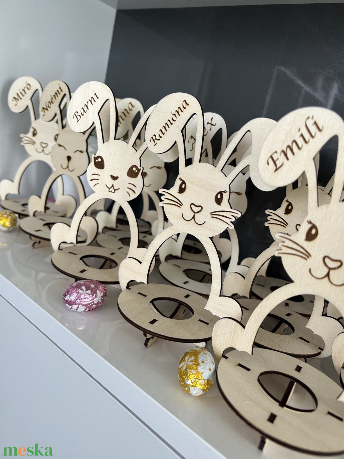 Névre szóló húsvéti Kinder tojás tartó nyuszi - ünnepi díszek, dekorációk - húsvéti díszek és dekorációk - húsvéti ajándékátadó - Meska.hu