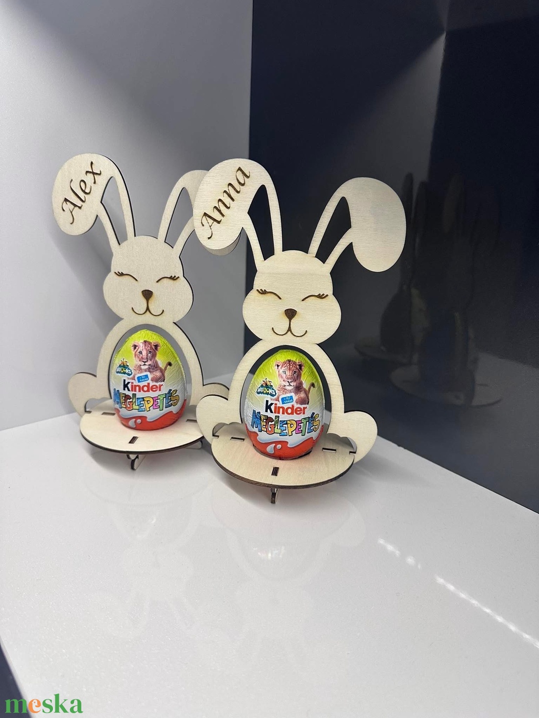Névre szóló húsvéti Kinder tojás tartó nyuszi - ünnepi díszek, dekorációk - húsvéti díszek és dekorációk - húsvéti ajándékátadó - Meska.hu