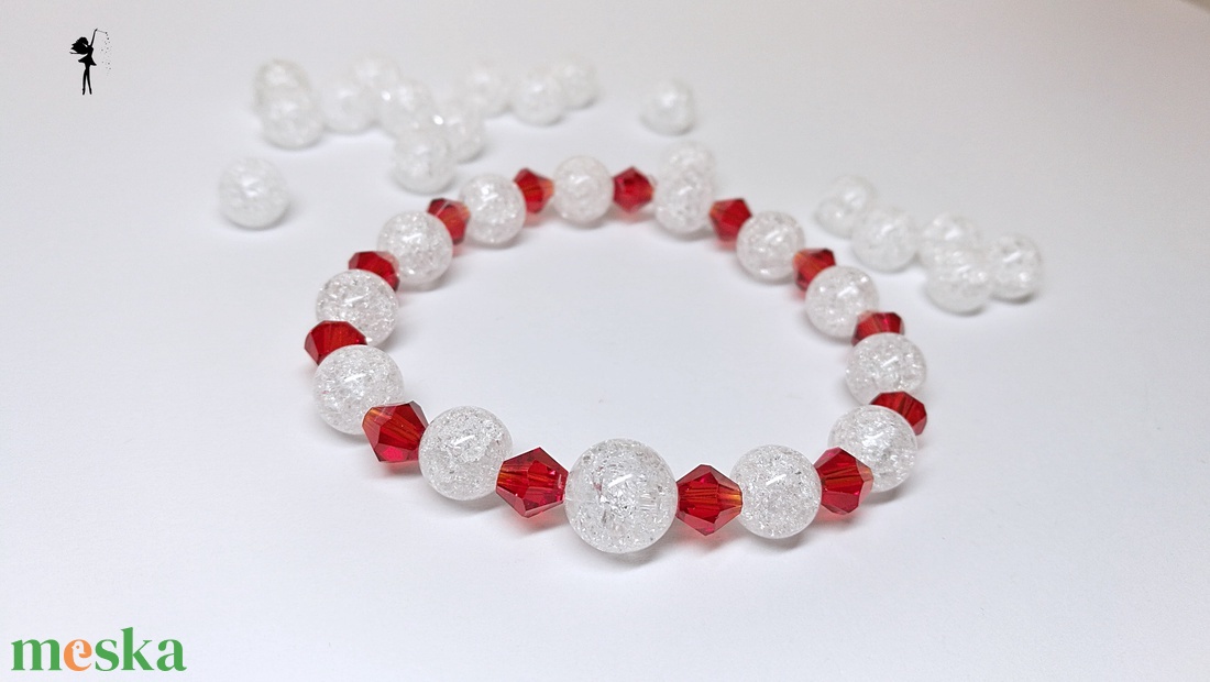 Csendes éj :) ásványkarkötő roppantott hegyikristályból, piros üveggyöngyökkel - ékszer - karkötő - gyöngyös karkötő - Meska.hu
