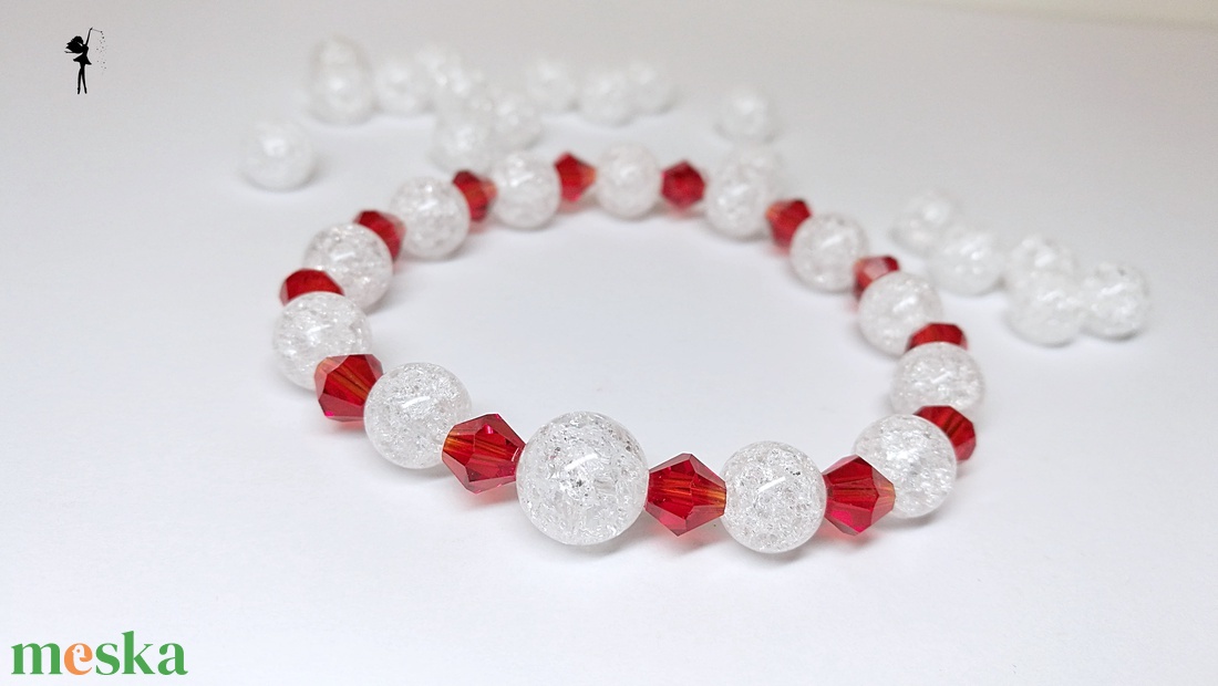Csendes éj :) ásványkarkötő roppantott hegyikristályból, piros üveggyöngyökkel - ékszer - karkötő - gyöngyös karkötő - Meska.hu