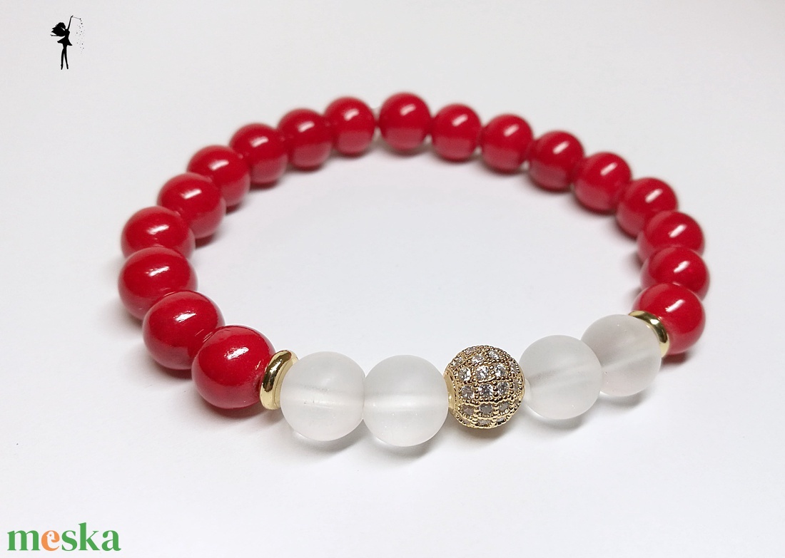 Csendes éj aranyban I. ásványkarkötő piros jádéból, matt hegyikristályból, arany cirkónia gyönggyel - ékszer - karkötő - gyöngyös karkötő - Meska.hu