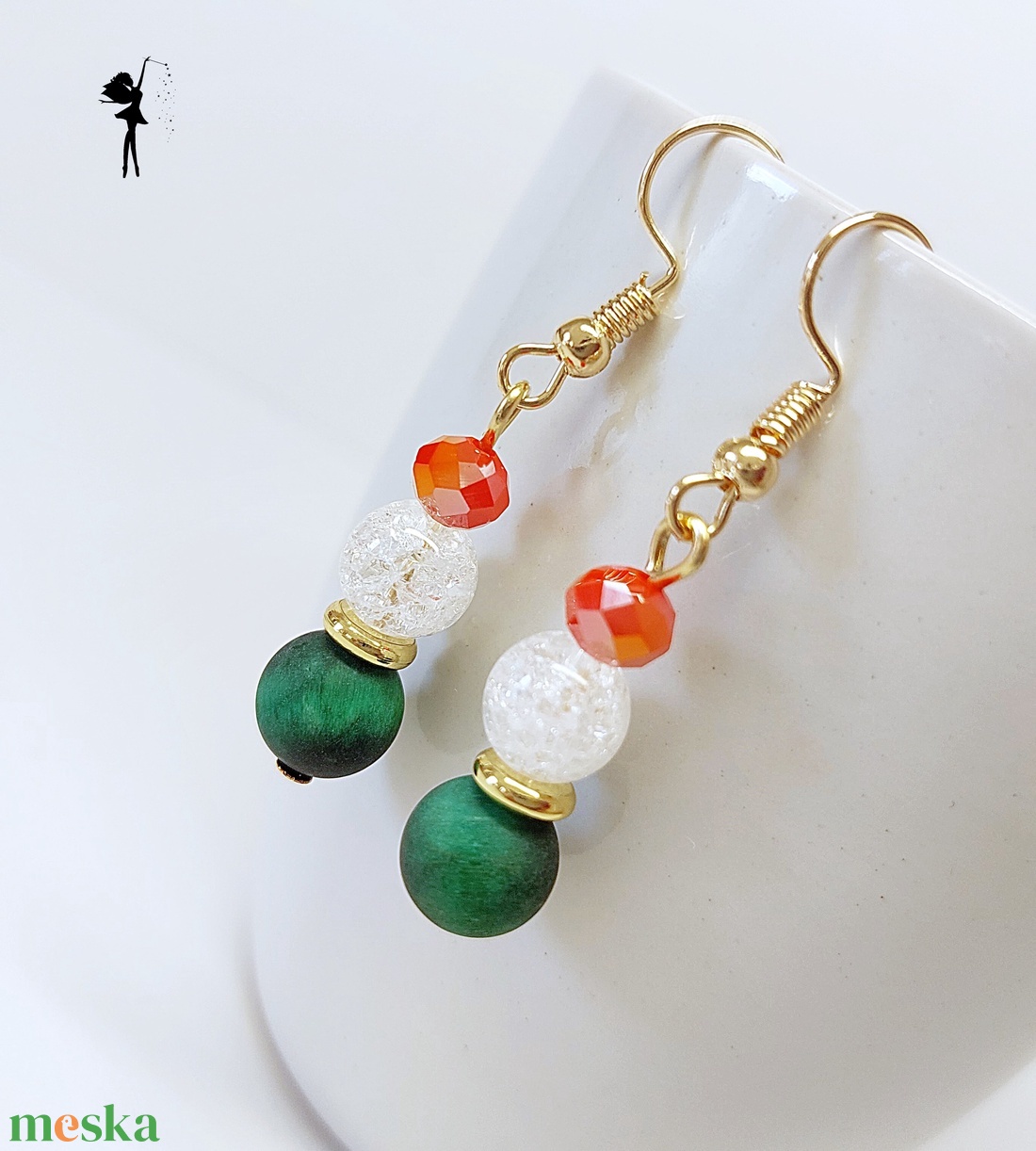 Alkalmi ásványfülbevaló matt zöld tigrisszemből, hegyikristályból üveggyönggyel - ékszer - fülbevaló - lógó fülbevaló - Meska.hu