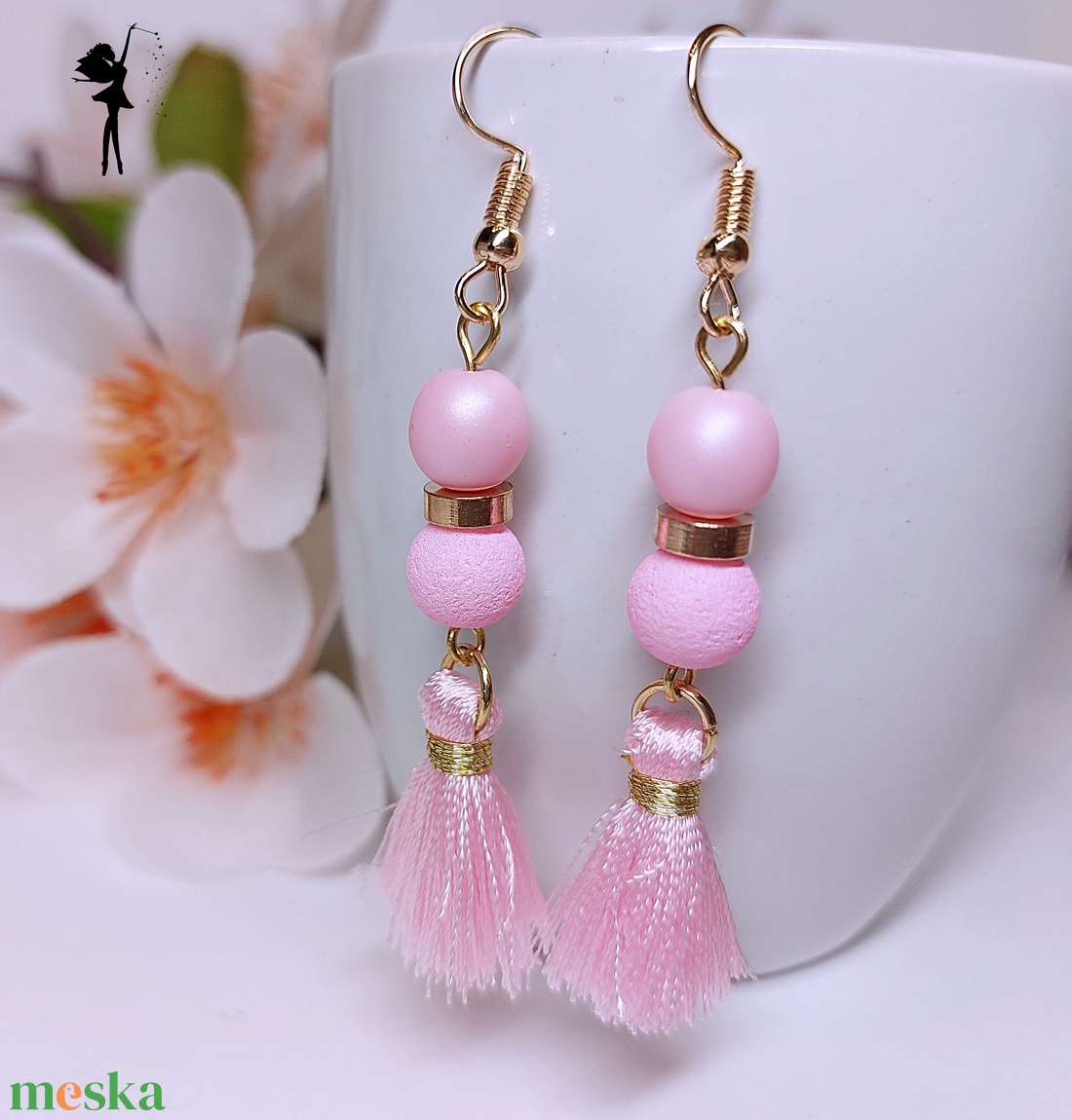 Babarózsaszín cérnabojtos fülbevaló - ékszer - fülbevaló - rojtos fülbevaló - Meska.hu