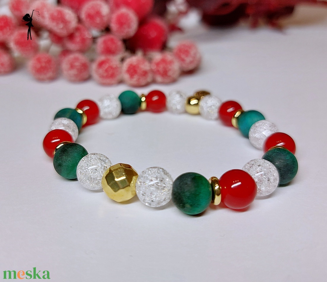 Rénszarvas medálos ásványkarkötő ünnepi köntösben - ékszer - karkötő - karkötő medállal - Meska.hu