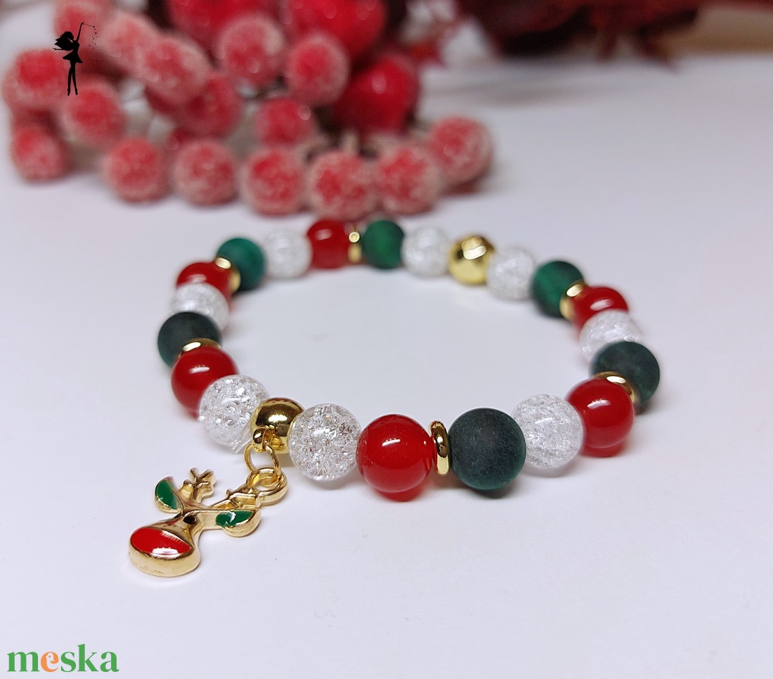 Rénszarvas medálos ásványkarkötő ünnepi köntösben - ékszer - karkötő - karkötő medállal - Meska.hu