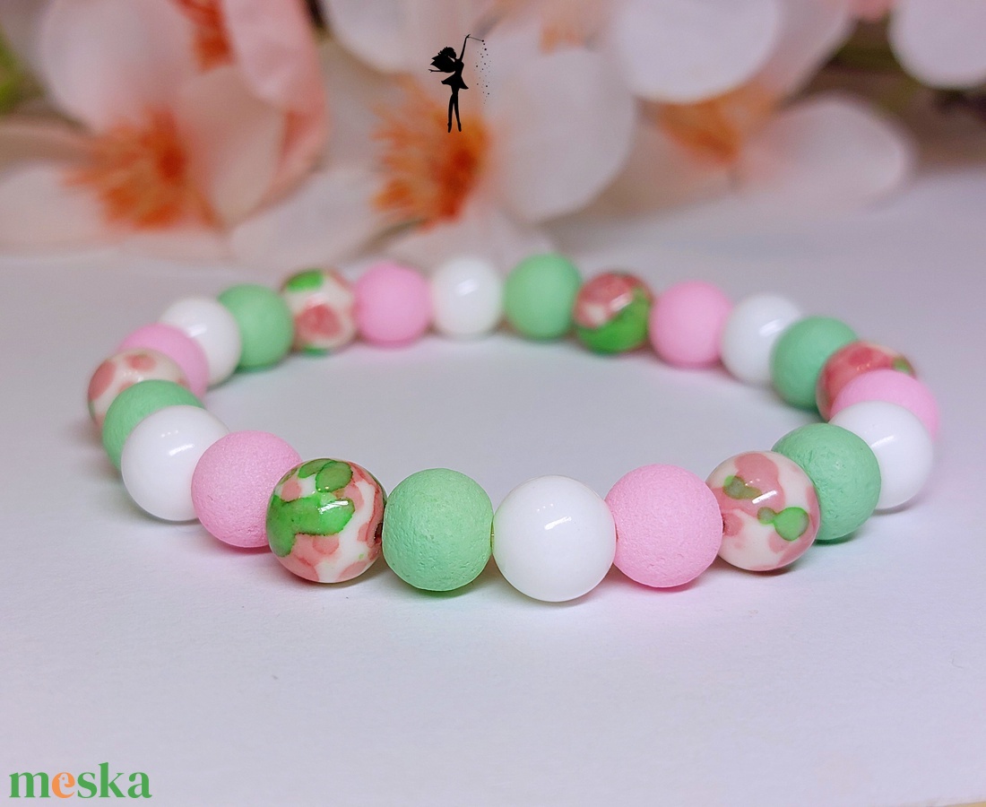 Tavaszi friss fuvallat karkötő, üveggyöngyökből, kagylógyöngyből - ékszer - karkötő - gyöngyös karkötő - Meska.hu