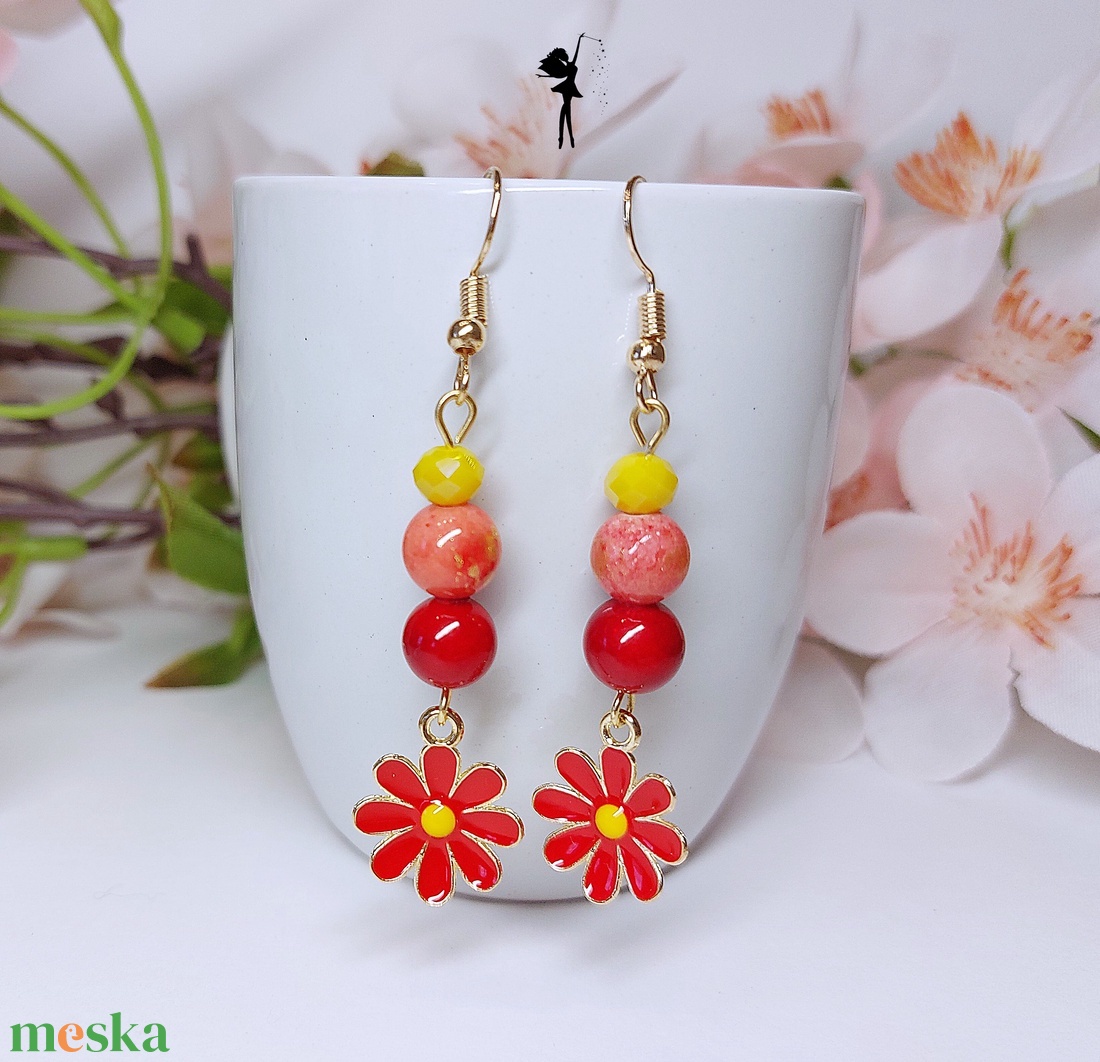 Piros margaréta virág medálos tavaszváró fülbevaló - ékszer - fülbevaló - lógó fülbevaló - Meska.hu