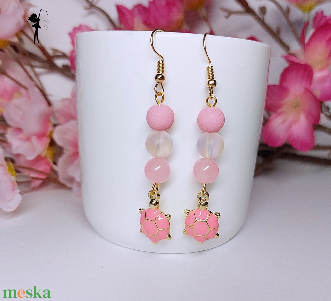 Neon pink teknősös fülbevaló jadéval, hologramos gyönggyel és üveggyönggyel - ékszer - fülbevaló - lógó fülbevaló - Meska.hu Neon pink teknősös fülbevaló jadéval, hologramos gyönggyel és üveggyönggyel - ékszer - fülbevaló - lógó fülbevaló - Meska.hu