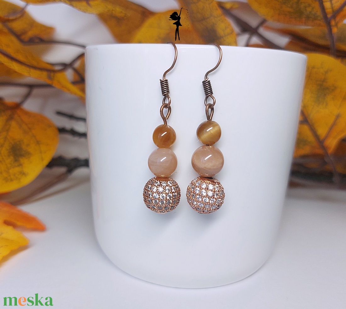 Rosegold cirkónia gömbös fülbevaló holdkőből és tigrisszemből - ékszer - fülbevaló - lógó fülbevaló - Meska.hu Rosegold cirkónia gömbös fülbevaló holdkőből és tigrisszemből - ékszer - fülbevaló - lógó fülbevaló - Meska.hu