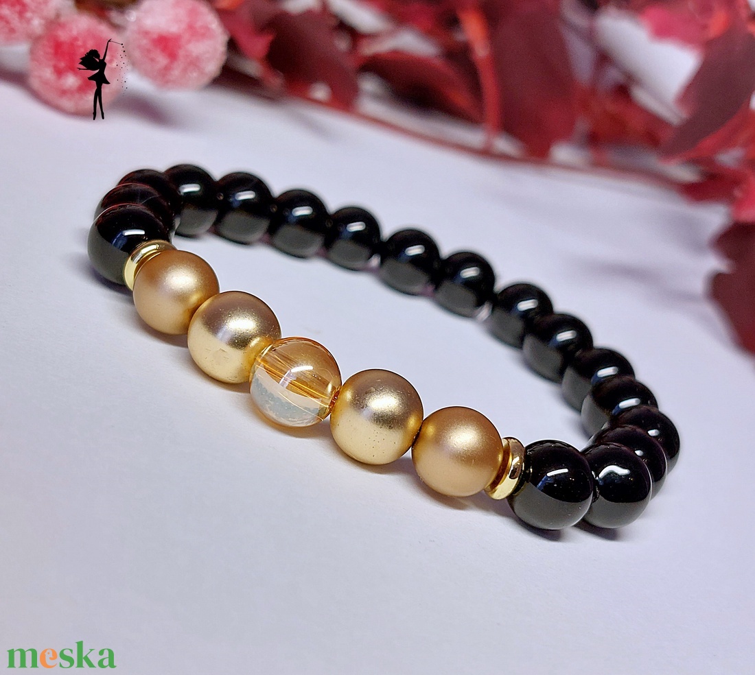 Ünnepi téli karkötő fekete achátból, arany hematittal, aurakvarccal, üvegggyönggyel - ékszer - karkötő - gyöngyös karkötő - Meska.hu