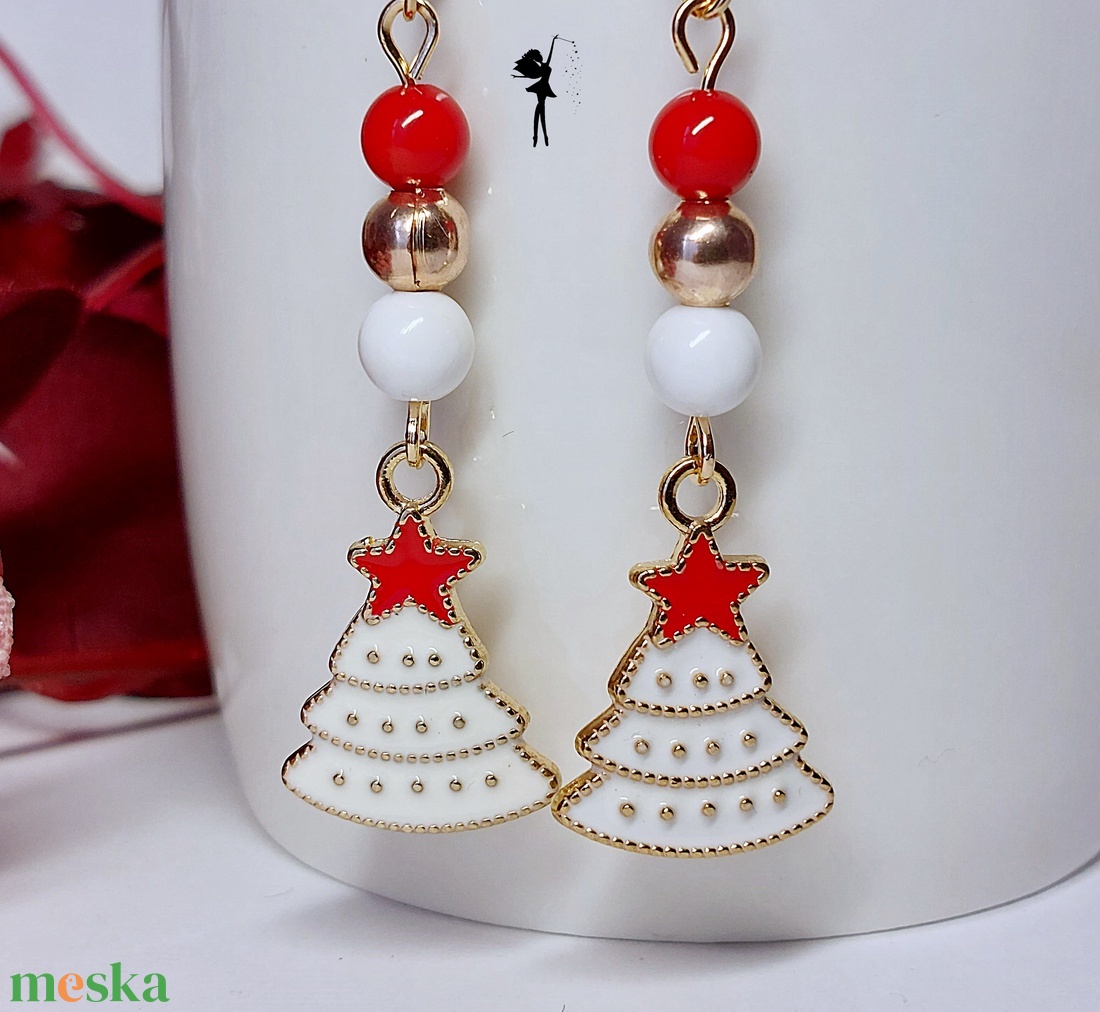 Fehér karácsony fülbevaló ünnepi köntösben - ékszer - fülbevaló - lógó fülbevaló - Meska.hu