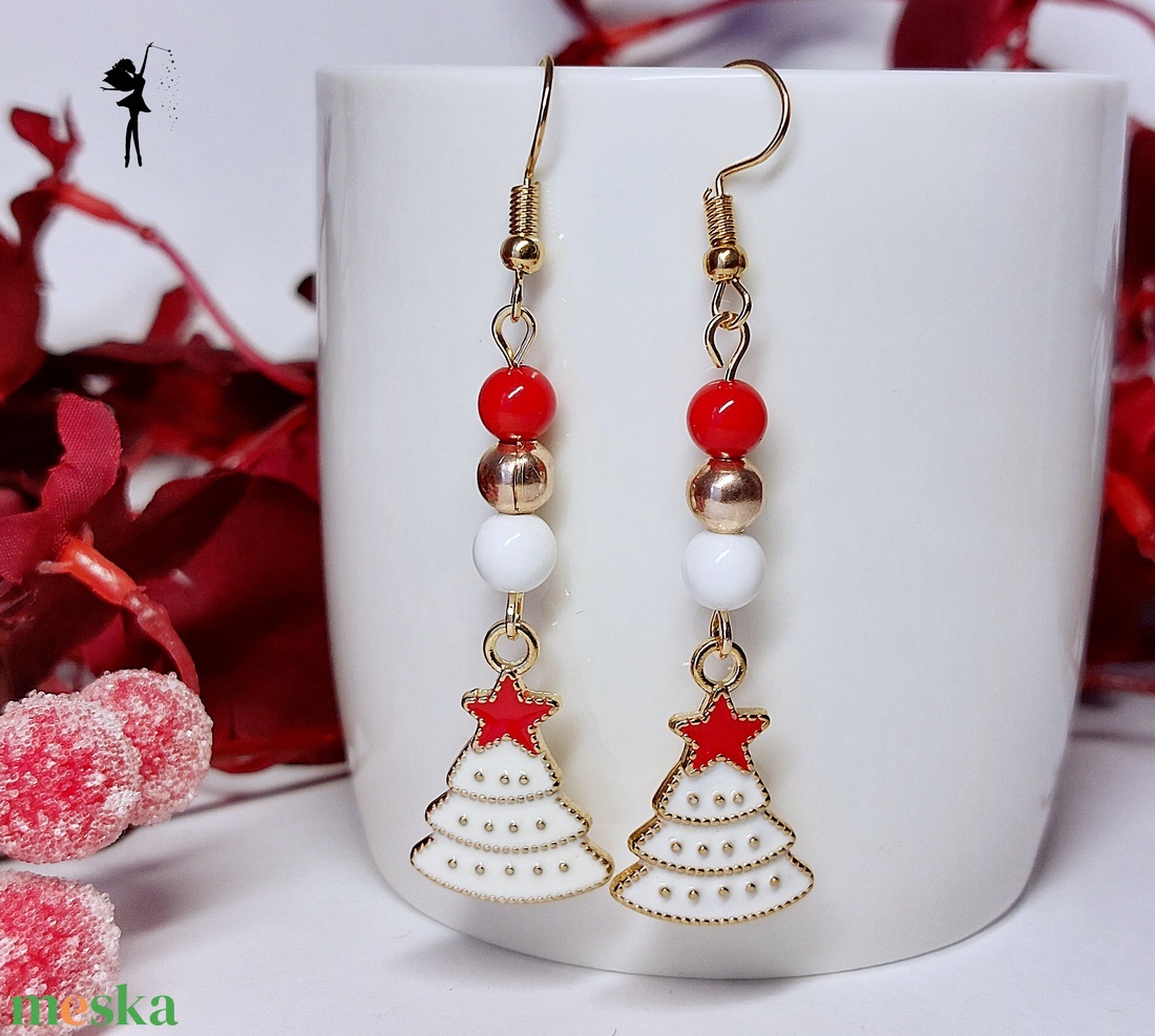 Fehér karácsony fülbevaló ünnepi köntösben - ékszer - fülbevaló - lógó fülbevaló - Meska.hu