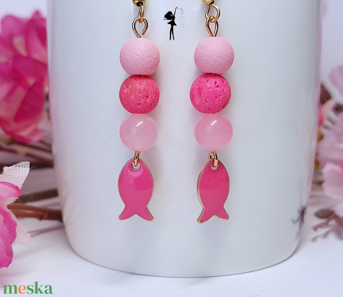 Élénk pink halacskás fülbevaló jadeitből, üveggyöngyökkel - ékszer - fülbevaló - lógó fülbevaló - Meska.hu Élénk pink halacskás fülbevaló jadeitből, üveggyöngyökkel - ékszer - fülbevaló - lógó fülbevaló - Meska.hu
