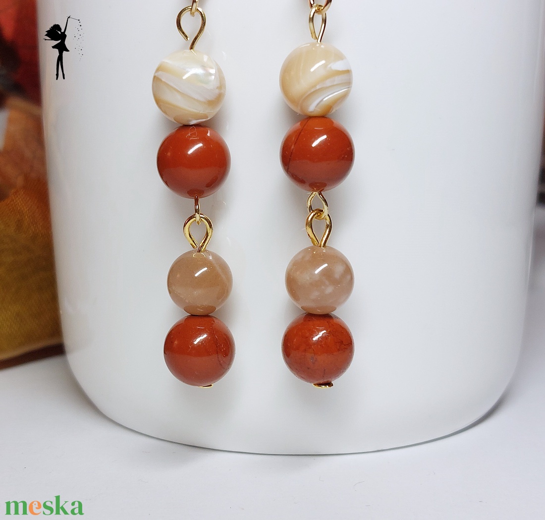 Melengető narancs őszi fülbevaló karneollal, kagylógyönggyel, holdkővel - ékszer - fülbevaló - lógó fülbevaló - Meska.hu