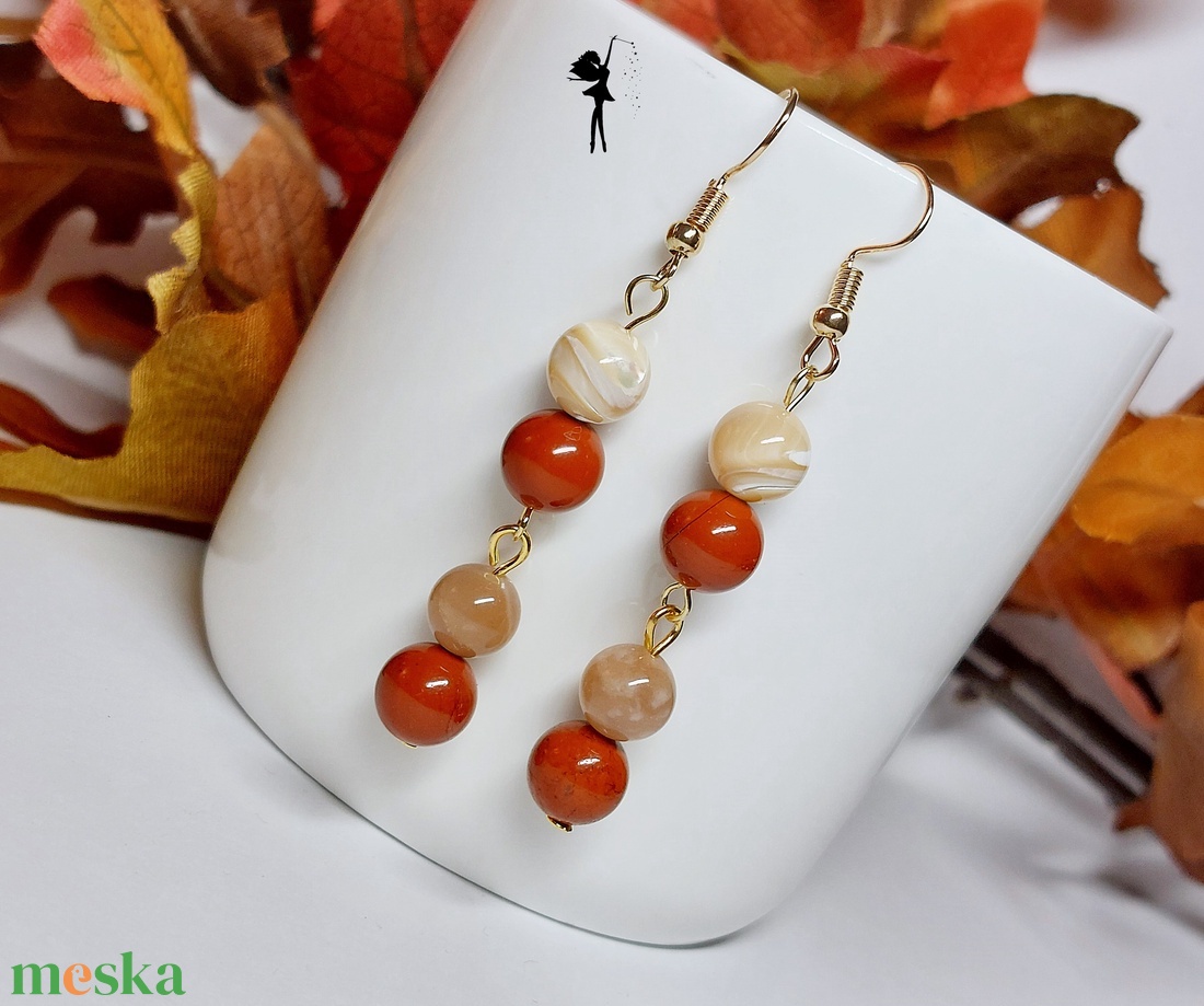 Melengető narancs őszi fülbevaló karneollal, kagylógyönggyel, holdkővel - ékszer - fülbevaló - lógó fülbevaló - Meska.hu