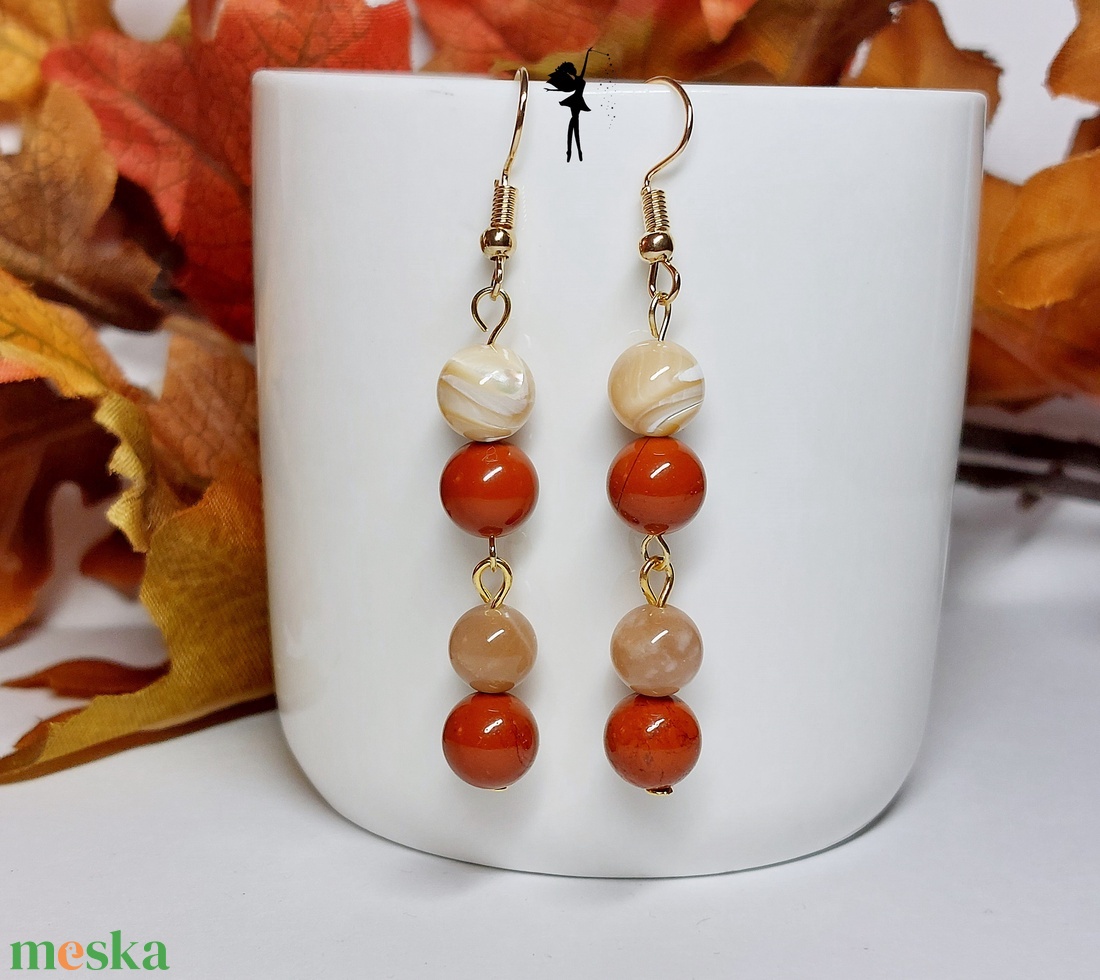 Melengető narancs őszi fülbevaló karneollal, kagylógyönggyel, holdkővel - ékszer - fülbevaló - lógó fülbevaló - Meska.hu