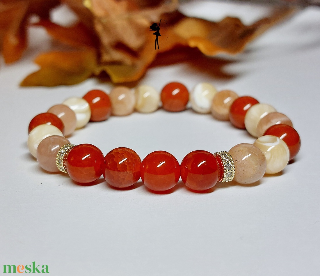 Melengető narancs őszi ásványkarkötő karneollal, kagylógyönggyel, holdkővel - ékszer - karkötő - ásványkarkötő - Meska.hu