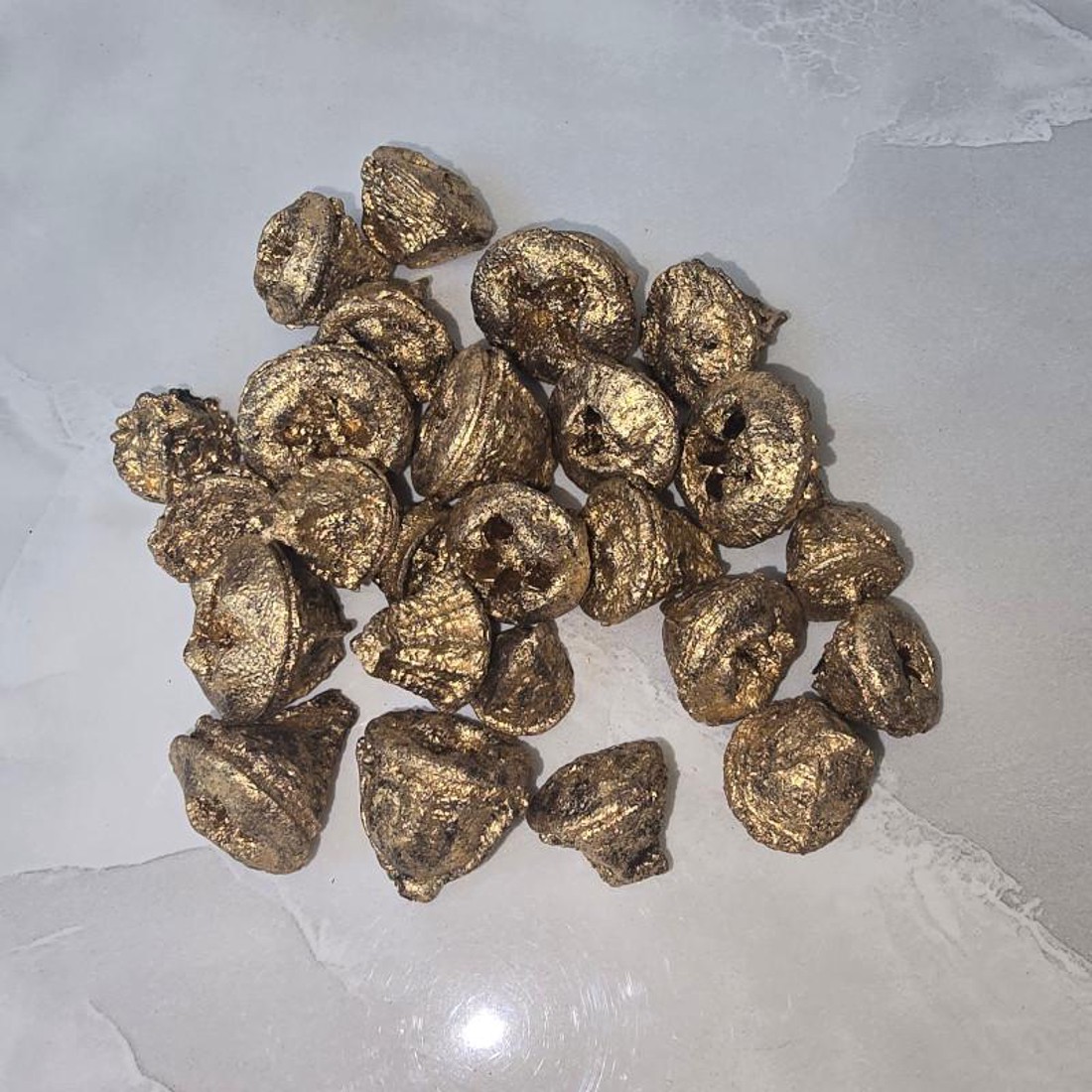 Eukalyptus gomb - metál arany 5 dkg - kellékek & szerszámok - dekorációs kellékek - termések, terméscsomagok - Meska.hu