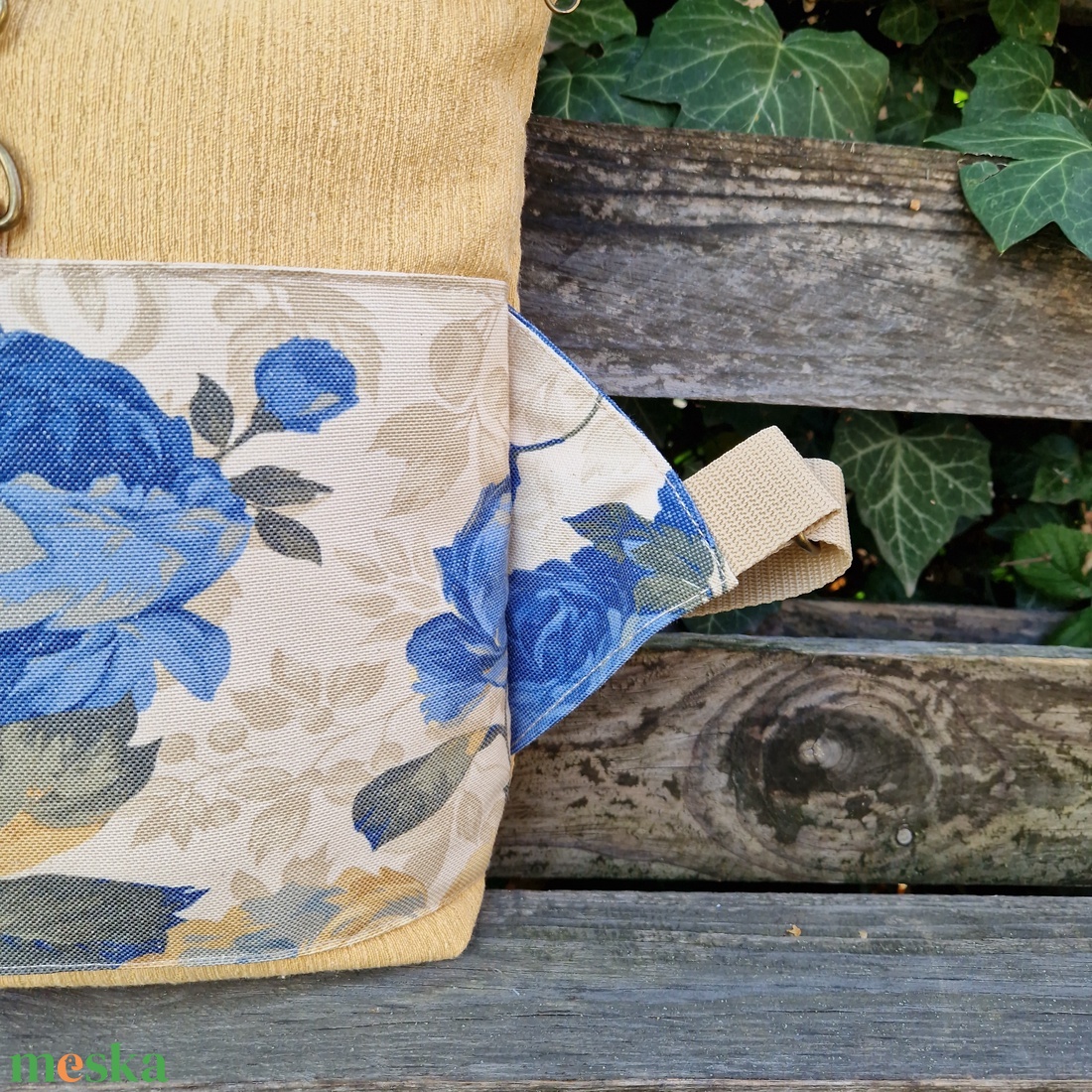 RE'A dizájn Light Blue Roses rolltop hátizsák  S méret - táska & tok - hátizsák - roll top hátizsák - Meska.hu