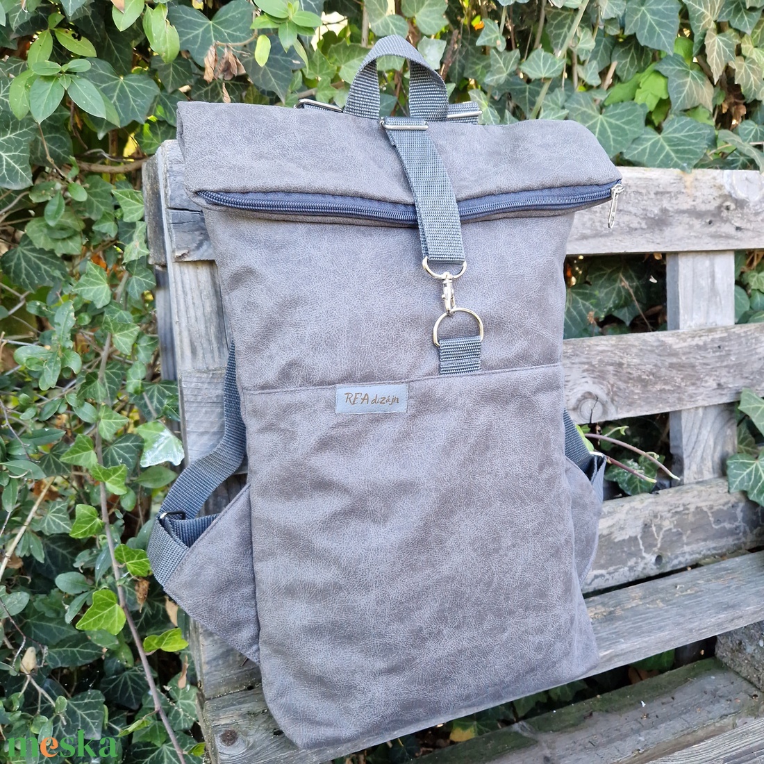 RE'A dizájn Gray Snakeskin rolltop hátizsák  M méret - táska & tok - hátizsák - roll top hátizsák - Meska.hu