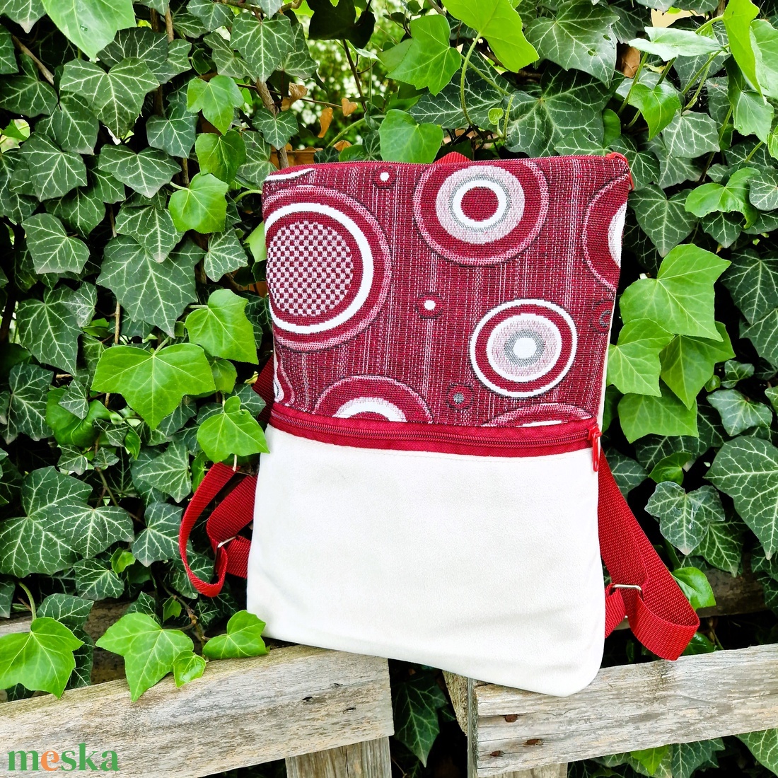 RE'A dizájn Red Circles trapéz hátizsák - táska & tok - hátizsák - roll top hátizsák - Meska.hu
