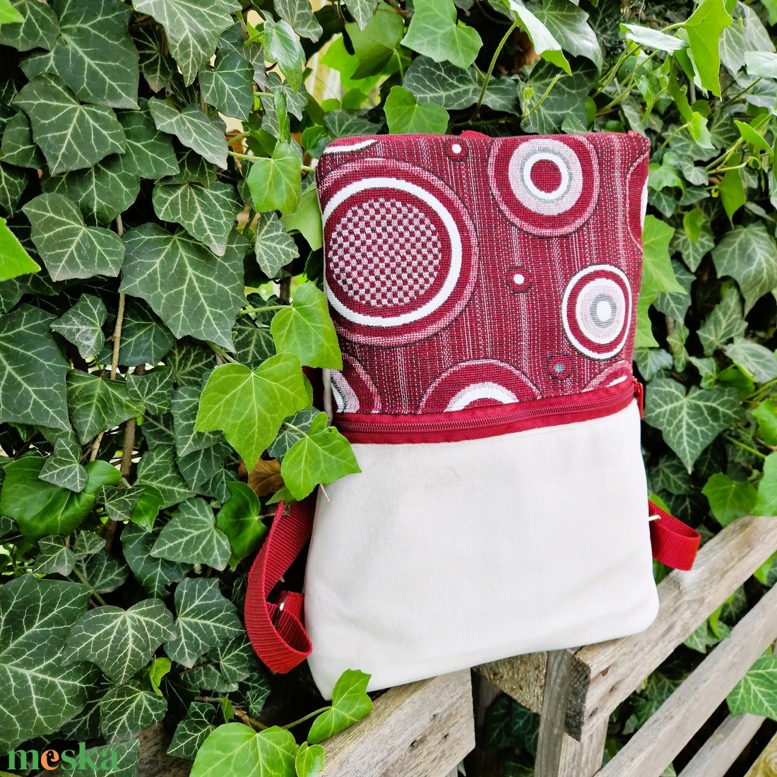 RE'A dizájn Red Circles trapéz hátizsák - táska & tok - hátizsák - roll top hátizsák - Meska.hu