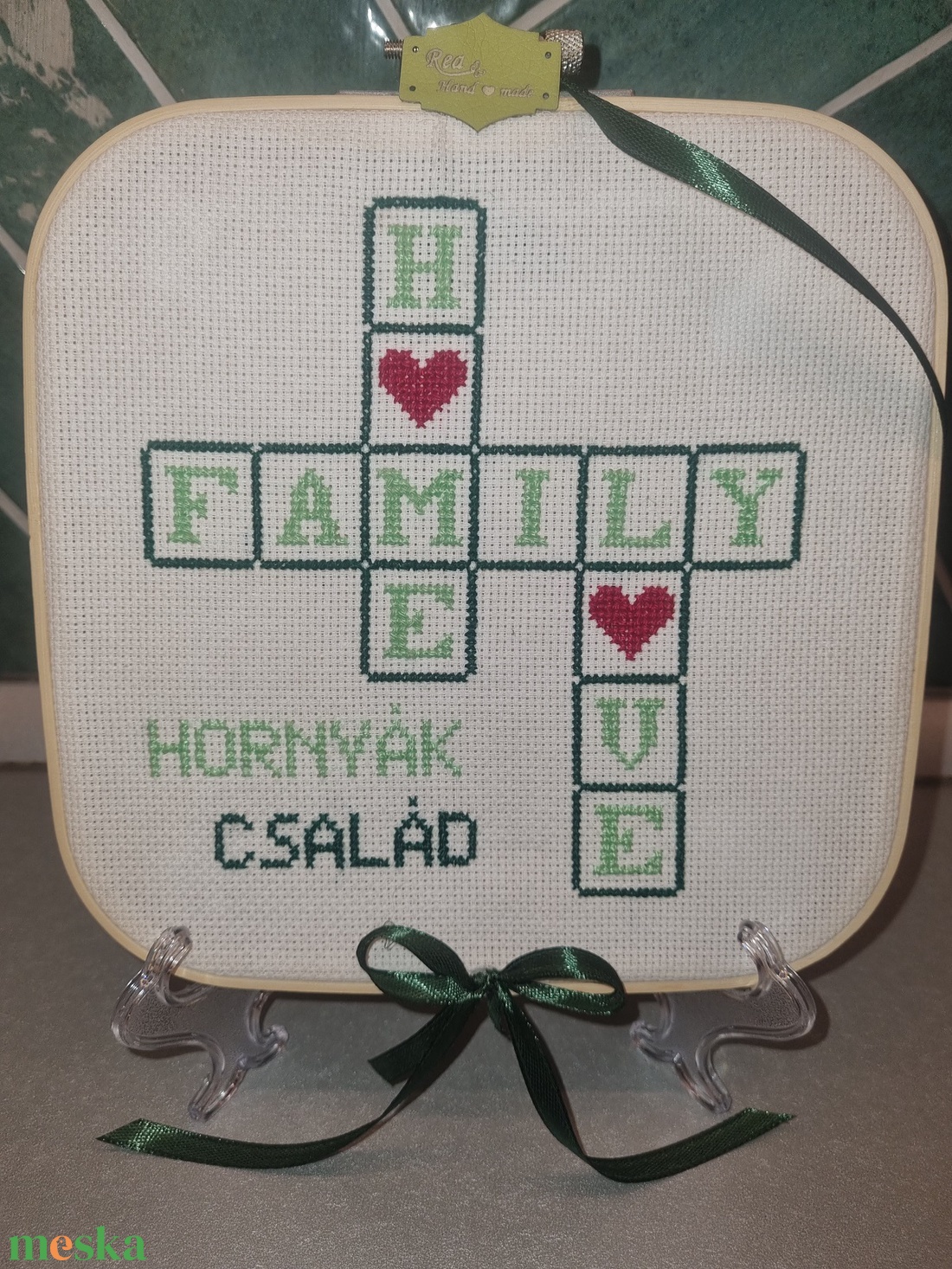 Családi falikép - művészet - textilkép - keresztszemes - Meska.hu