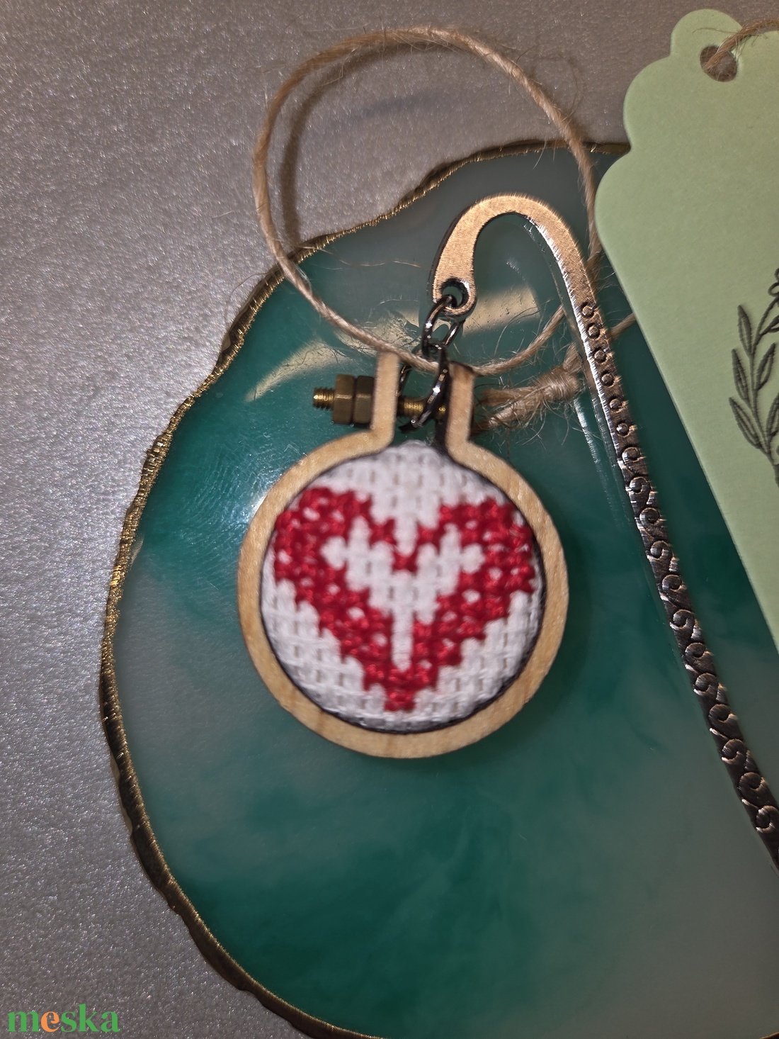 Szivecskés könyvjelző - könyv & zene - könyvjelző - Meska.hu