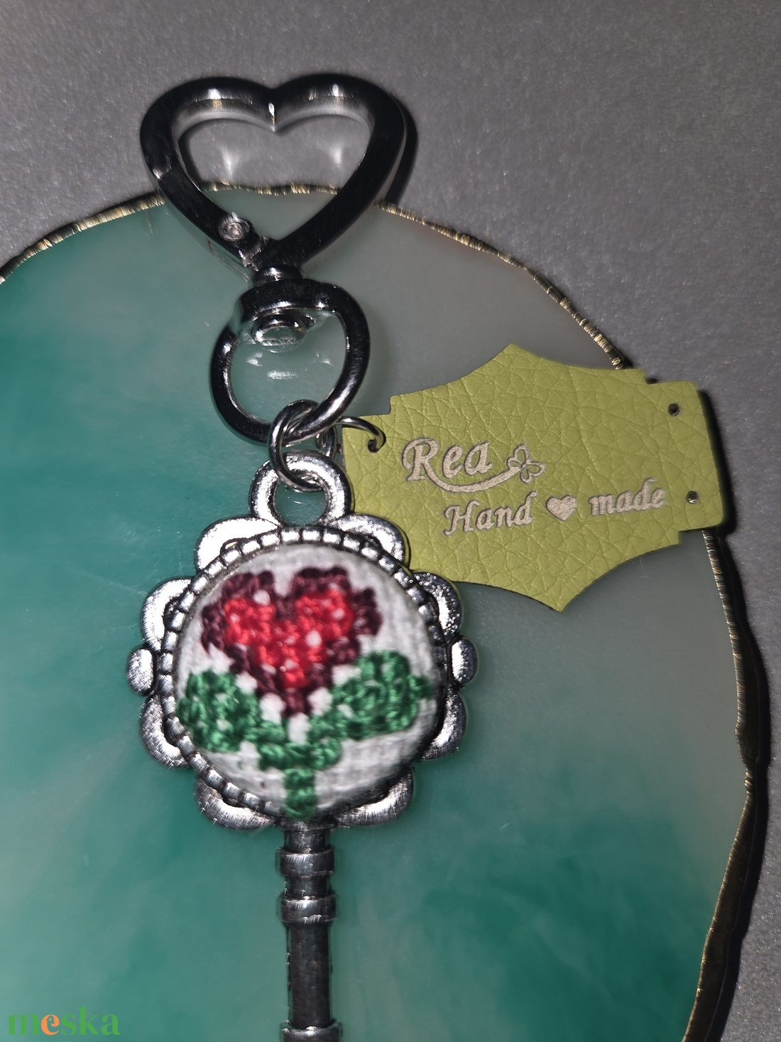 Szivecskés kulcstartó - táska & tok - kulcstartó & táskadísz - kulcstartó - Meska.hu