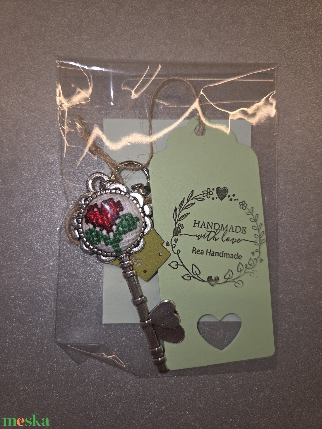 Szivecskés kulcstartó - táska & tok - kulcstartó & táskadísz - kulcstartó - Meska.hu