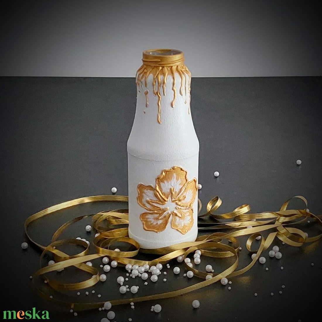 Fehér-arany színű váza - otthon & életmód - dekoráció - asztal és polc dekoráció - díszüveg - Meska.hu Fehér-arany színű váza - otthon & életmód - dekoráció - asztal és polc dekoráció - díszüveg - Meska.hu