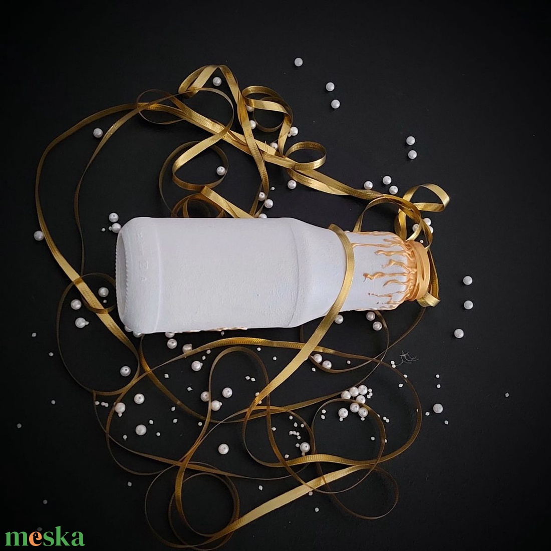 Fehér-arany színű váza - otthon & életmód - dekoráció - asztal és polc dekoráció - díszüveg - Meska.hu Fehér-arany színű váza - otthon & életmód - dekoráció - asztal és polc dekoráció - díszüveg - Meska.hu