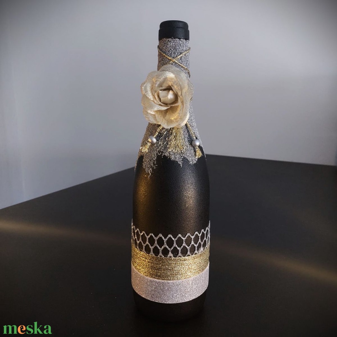 Elegáns fekete-arany-ezüst váza / díszüveg - otthon & életmód - dekoráció - asztal és polc dekoráció - díszüveg - Meska.hu Elegáns fekete-arany-ezüst váza / díszüveg - otthon & életmód - dekoráció - asztal és polc dekoráció - díszüveg - Meska.hu