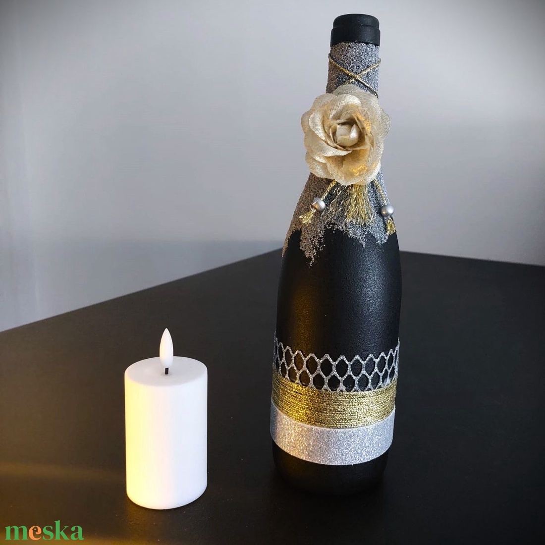 Elegáns fekete-arany-ezüst váza / díszüveg - otthon & életmód - dekoráció - asztal és polc dekoráció - díszüveg - Meska.hu Elegáns fekete-arany-ezüst váza / díszüveg - otthon & életmód - dekoráció - asztal és polc dekoráció - díszüveg - Meska.hu