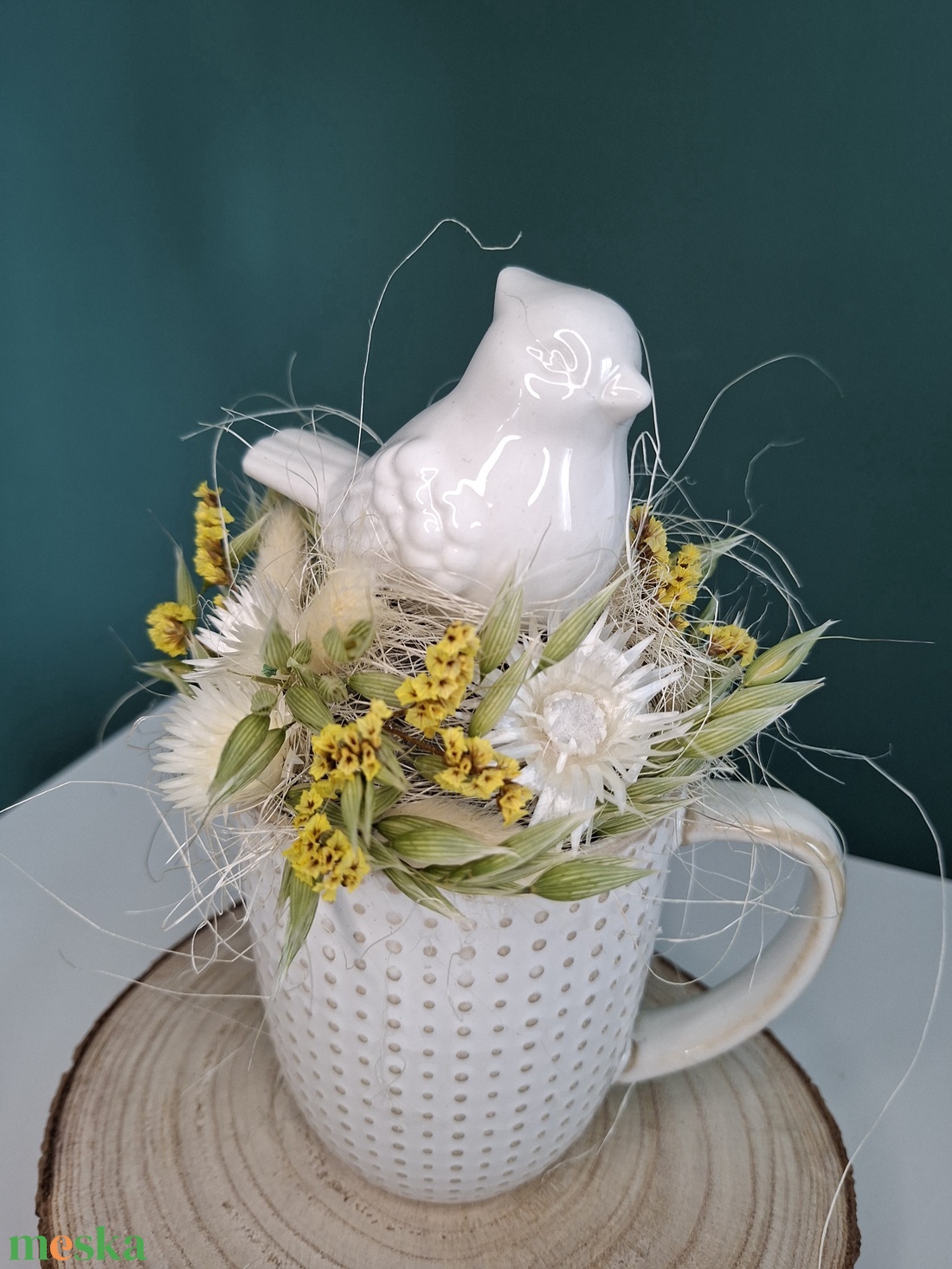 szárazvirágos asztaldísz madárkával bögrében - otthon & életmód - virágdekoráció - virágdíszek - asztali virágdísz - Meska.hu
