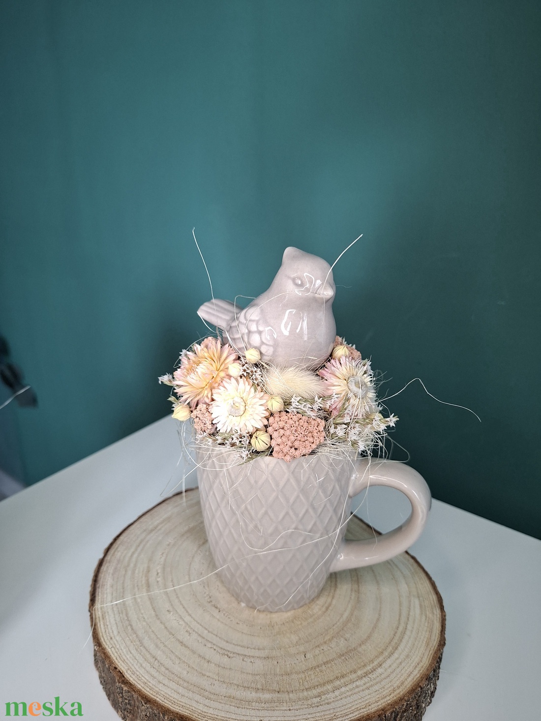 Bögrés szárazvirágos asztaldísz madárkával - otthon & életmód - virágdekoráció - virágdíszek - asztali virágdísz - Meska.hu