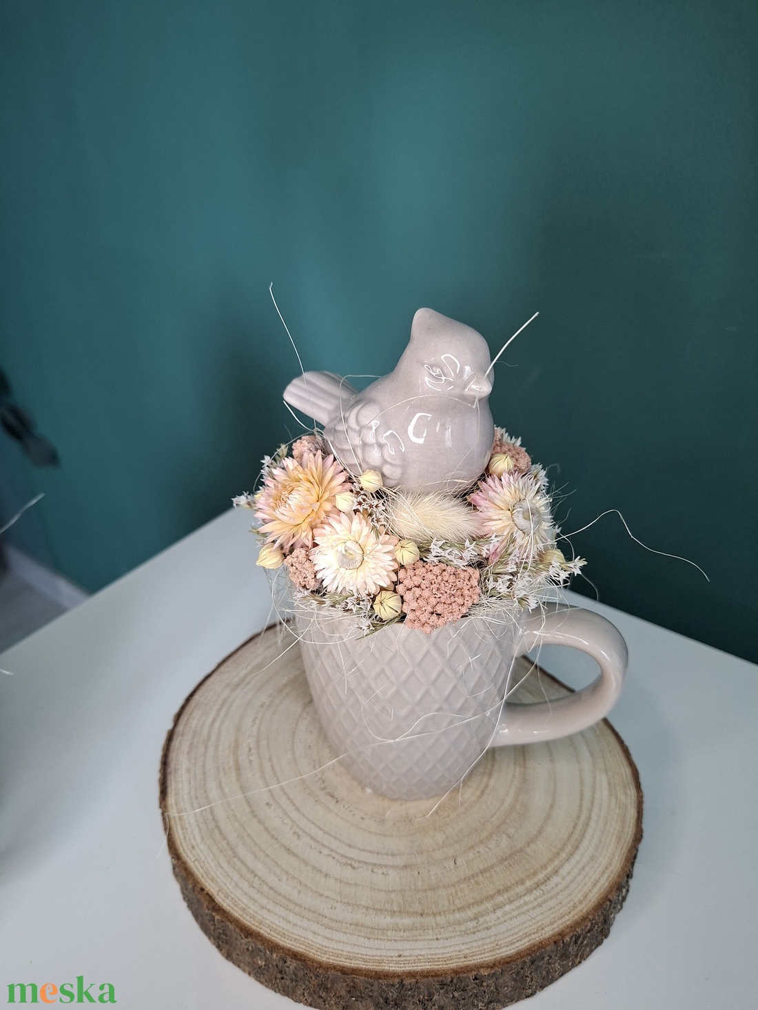 Bögrés szárazvirágos asztaldísz madárkával - otthon & életmód - virágdekoráció - virágdíszek - asztali virágdísz - Meska.hu