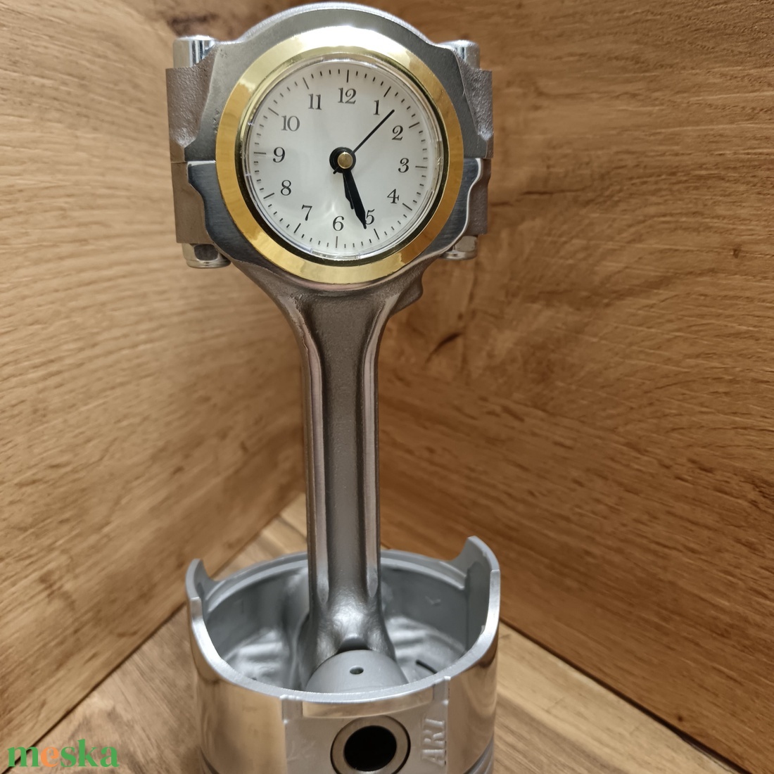 Egyedi fehér dugattyú óra � férfi ajándék, ipari stílusú autós, motoros dekor - otthon & életmód - dekoráció - asztal és polc dekoráció - asztaldísz - Meska.hu