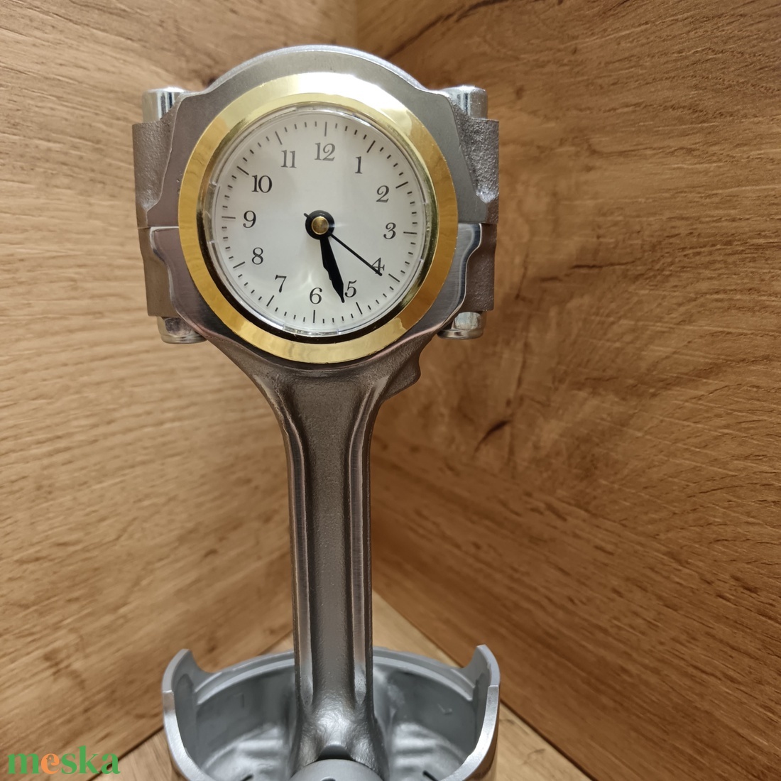 Egyedi fehér dugattyú óra � férfi ajándék, ipari stílusú autós, motoros dekor - otthon & életmód - dekoráció - asztal és polc dekoráció - asztaldísz - Meska.hu
