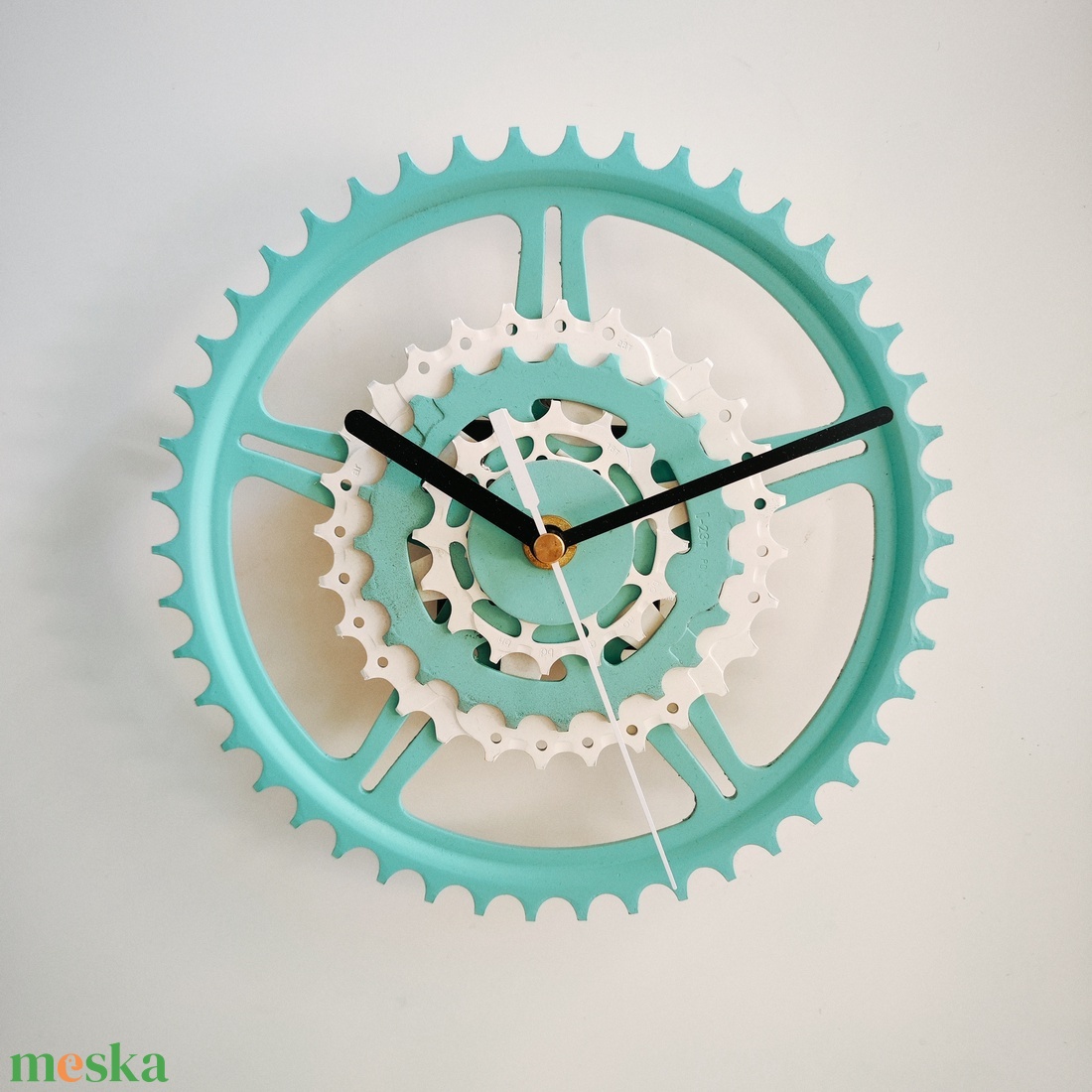 recyclock MES-033 - falióra újrahasznosított kerékpár alkatrészekből - otthon & életmód - dekoráció - fali és függő dekoráció - falióra & óra - Meska.hu recyclock MES-033 - falióra újrahasznosított kerékpár alkatrészekből - otthon & életmód - dekoráció - fali és függő dekoráció - falióra & óra - Meska.hu