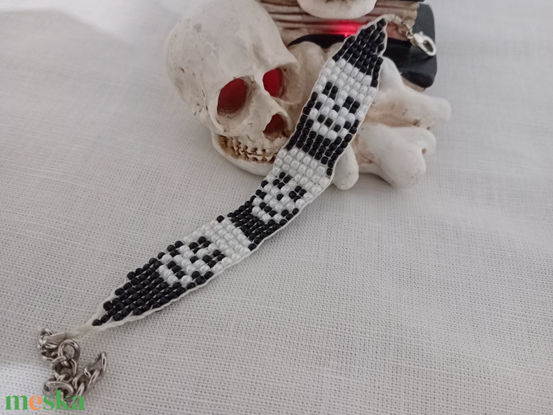 Koponya mintás karkötő - otthon & életmód - dekoráció - halloween - halloweeni ékszerek - Meska.hu Koponya mintás karkötő - otthon & életmód - dekoráció - halloween - halloweeni ékszerek - Meska.hu