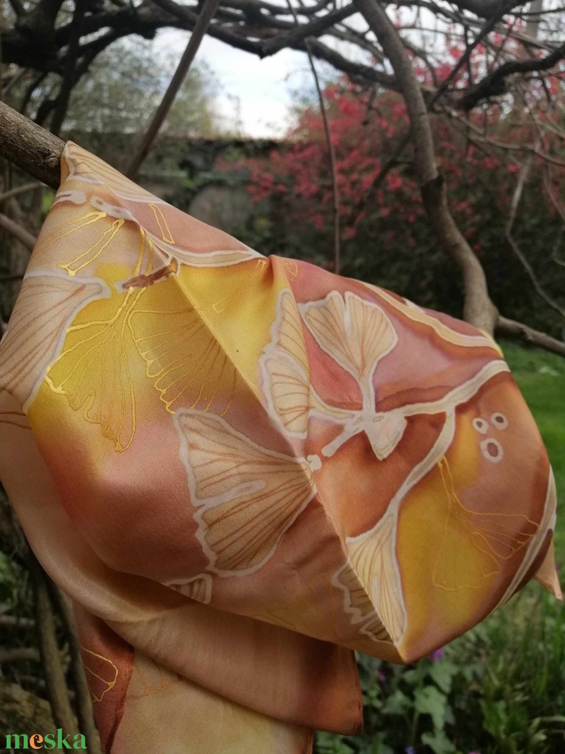 Kézi festésű valódi hernyóselyem kendő-Gingkó levelek - ruha & divat - sál, sapka, kendő - kendő - Meska.hu Kézi festésű valódi hernyóselyem kendő-Gingkó levelek - ruha & divat - sál, sapka, kendő - kendő - Meska.hu