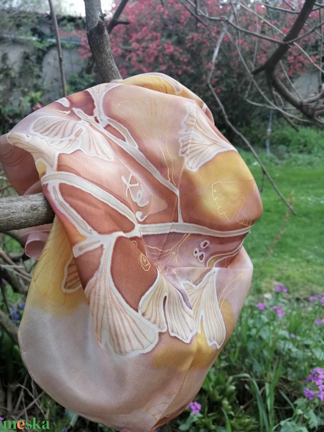 Kézi festésű valódi hernyóselyem kendő-Gingkó levelek - ruha & divat - sál, sapka, kendő - kendő - Meska.hu Kézi festésű valódi hernyóselyem kendő-Gingkó levelek - ruha & divat - sál, sapka, kendő - kendő - Meska.hu