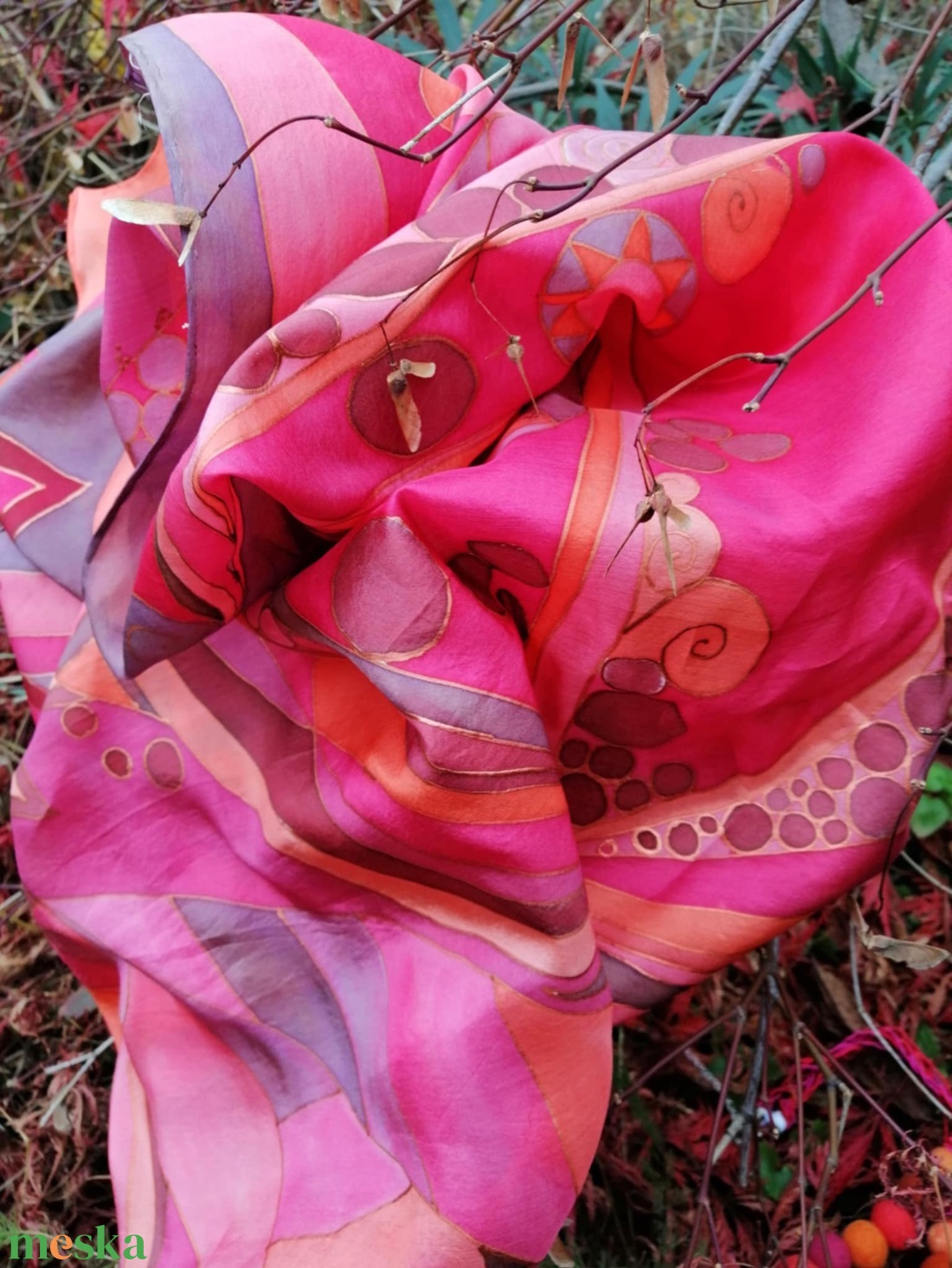 Kézi festésű valódi hernyóselyem kendő-Gránátalma - ruha & divat - sál, sapka, kendő - kendő - Meska.hu